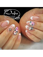 ジュジュ(Juju)/小花ネイル　ダイヤモンドネイル