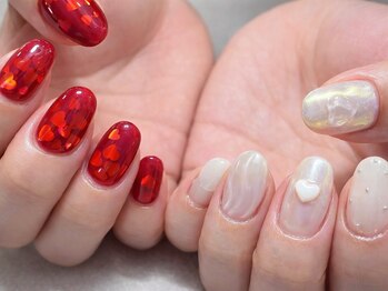 ネイルサロン ティディ(TIDY)の写真/TIDYらしい旬なパーツ使いやこだわりの配色がオシャレ！月替りの最新デザインが人気の【ニュアンスコース】