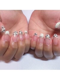 シンプルなレオパードネイル