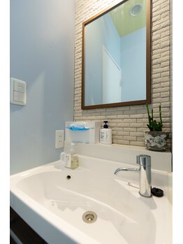 あおい鳥/きれいな洗面台