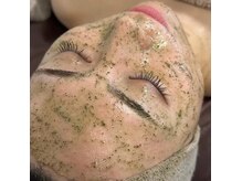 ハーブピーリングで肌悩みにアプローチ！ニキビや肌荒れにも◎