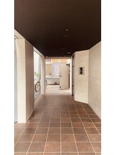 ピリナ(Pilina)/サロンの場所