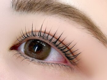 トゥミー 大宮店(to/me)の写真/ボリュームのあるドールアイを叶える★黒目を強調♪韓国風束感まつげパーマ★【大宮駅徒歩3分】
