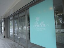 ベラ(Bella)の雰囲気（道路沿いの「Bella」の看板が目印の入り口）