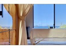 レプッカミエリ(leppcamieli)の雰囲気（【アロマルーム】木の温もりと海辺の景色が広がる癒しの空間）