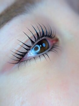 ナチュラル上品な目元にしたい