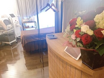 クリスタル(CRYSTAL)の写真/自分で処理するのは怖いという方もご安心ください♪脱毛のプロがカウンセリング～施術まで丁寧に行います◎