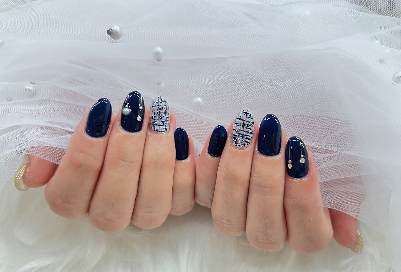 2026年冬トレンド】ネイビー ハンドのネイルデザイン集｜人気順｜30