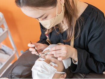 デイズ アイ ベクシー(Day`s eye Becsy)/ハイクオリティな目元へ導きます