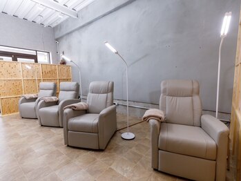 ザ ラッシュルーム 泉大津店(THE LASH ROOM)の写真/泉大津駅から1分の好立地！大人気まつげパーマ/ハリウッドブロウリフトがお得価格で受けられる◎