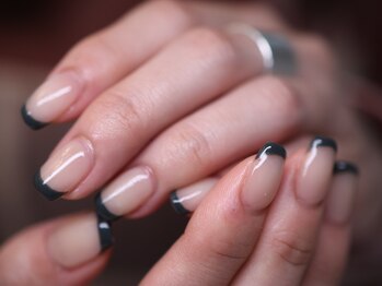 クロ(KURO)/王道フレンチ/柳津ネイルサロン