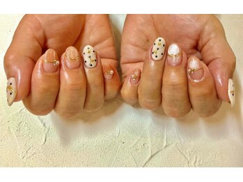 ネイルサロン(Nail salon)の写真/【カラー・パーツの種類を豊富◎】この季節ならではの個性的なデザインや、イベントネイルにも◎