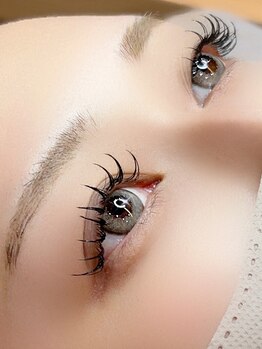 ヘアースタジオ ピース アンド アイラッシュ(Hair Studio Peace&Eyelash)の写真/当店で人気のフラットラッシュ！自まつ毛に優しく負担も少ない★特別なLEDを使用して持続力アップ◎