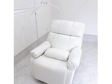 リウ アイ ビューティー(Riu eye beauty)の雰囲気(ふかふか電動リクライニングチェア♪プライベート空間で寝心地◎)