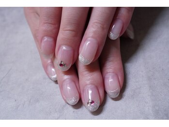 プチリリィ(Petit Lily)/ラメフレンチで美しい指先