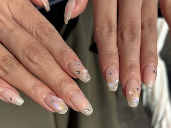 アールプラス(R+)の写真/何度でも通いやすい◎シンプルからトレンド、ニュアンスネイルまで☆大人かわいいネイルで気分UP♪