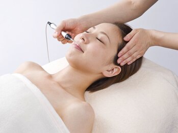 ヴァン ベール 直方店の写真/フェイシャル人気No.1☆ハンドorマシンから選べる最新リフトアップ体験！短期集中たるみケア＆小顔見せに◎