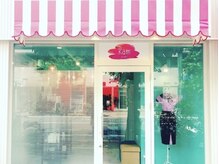 ポップな見た目の可愛い空間で、お目元も可愛く仕上げます♪