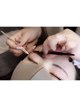 ナチュラル上品な目元にしたい