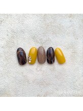 アムルーズ(Amoureuse)/大人ダルメシアンネイル♪