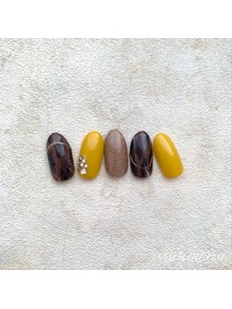 アムルーズ(Amoureuse)/大人ダルメシアンネイル♪