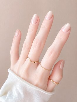 nail room anの写真/短い爪でも指がキレイに見えるフォルム♪ショートネイル×トレンドで日常に輝きを☆