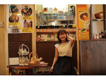 もみの気ハウス 渋谷道玄坂店/受付はスリランカをイメージ