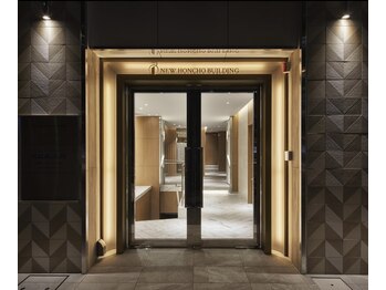 フェルマータ リュクス/ニュー本町ビル1階入り口