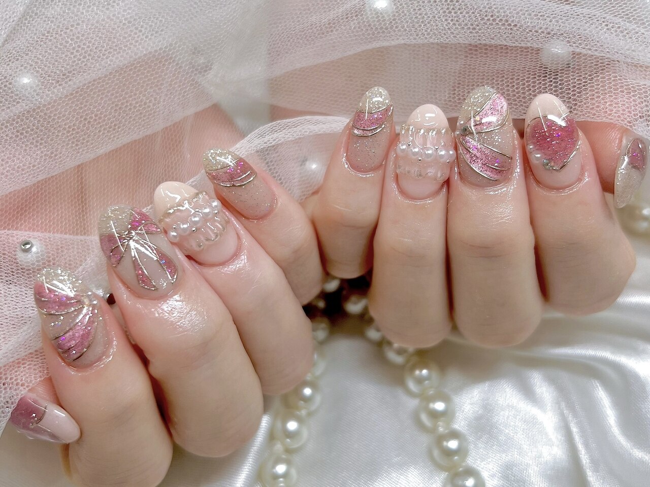 2025年秋トレンド】ピンク ガーリーのネイルデザイン集｜人気順