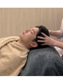 オアシス(OASIS)の写真/首肩こりは頭からほぐす施術で軽やかに！疲れをとりたい方、男女OKのサロンで自分を大切にする時間を♪
