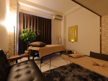 イエローストーブ テンノウジ(YellowStove TENNOJI)/着いたらソファでひと息