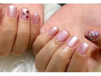 ネイルアンドアイラッシュスタジオ シュシュ(chouchou)/ディズ〇ーネイル　手書きアート