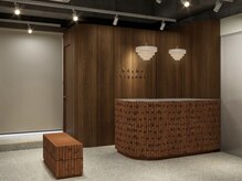 サロンビレッジ青山2nd.の雰囲気(ウッド×テラコッタカラーがおしゃれな店内◎)