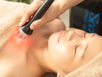 シアン(CYAN)/デコルテも