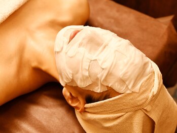 サロン ド エメリタス(salon d'Emeritus)/ひたひたうるおい水分パック