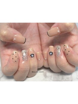 ネイル・アイメニューの同時施術が可能