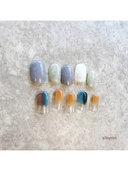 シルニー リム(Silny rim)/アシンメトリーニュアンスネイル