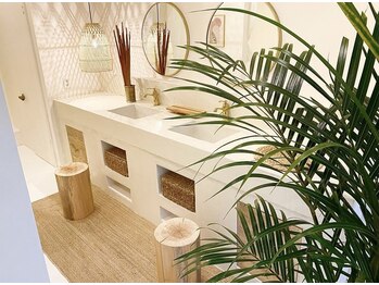 メナードフェイシャルサロン 片町店/リゾート感溢れる洗面ドレッサー