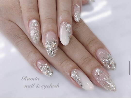 2025年冬】ストーン埋め尽くしのネイルデザイン集｜人気順  