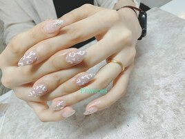 白ヒョウ柄ネイル