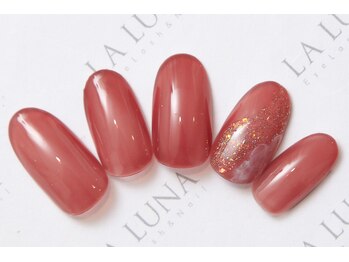 ラルナ ネイルアンドアイラッシュサロン(LA LUNA nail & eyelash salon)/24年7月8月◇定額ナチュラル◇