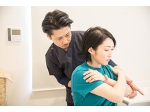 バズ カイロプラクティック(VAZ)/【検査】背骨の各関節の連動性