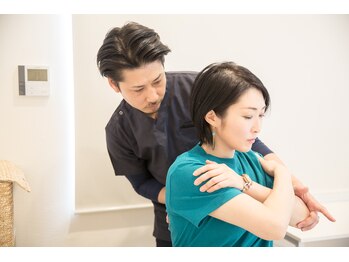 バズ カイロプラクティック(VAZ)/【検査】背骨の各関節の連動性