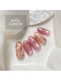 ゴールド×フラワーアートネイル
