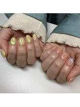 Mネイルアンドカフェ シェレステ/黄色とサーモンピンク♪