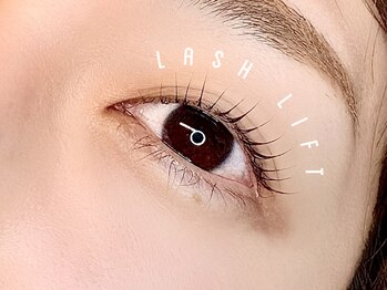 アイプラス タンゴイ オオフナ(eye plus tanGoi ofuna)/まつげパーマ