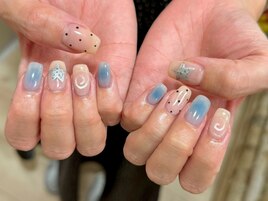 ブルーチーク×ドットネイル