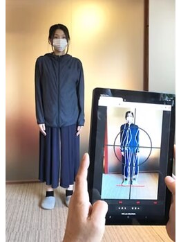 はれやか接骨院の写真/AIによる姿勢分析でゆがみを可視化/ゆがみに合わせて的確な手技&矯正を施術します。