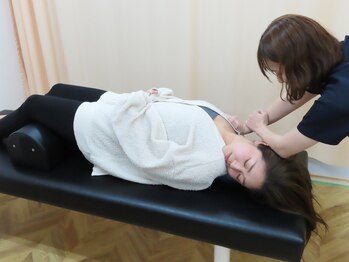 アルケル鍼灸整骨院/猫背矯正/巻き肩/首こり/肩こり