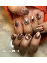 ネイルズリアル(nail's REAL)/左右非対称ネイル